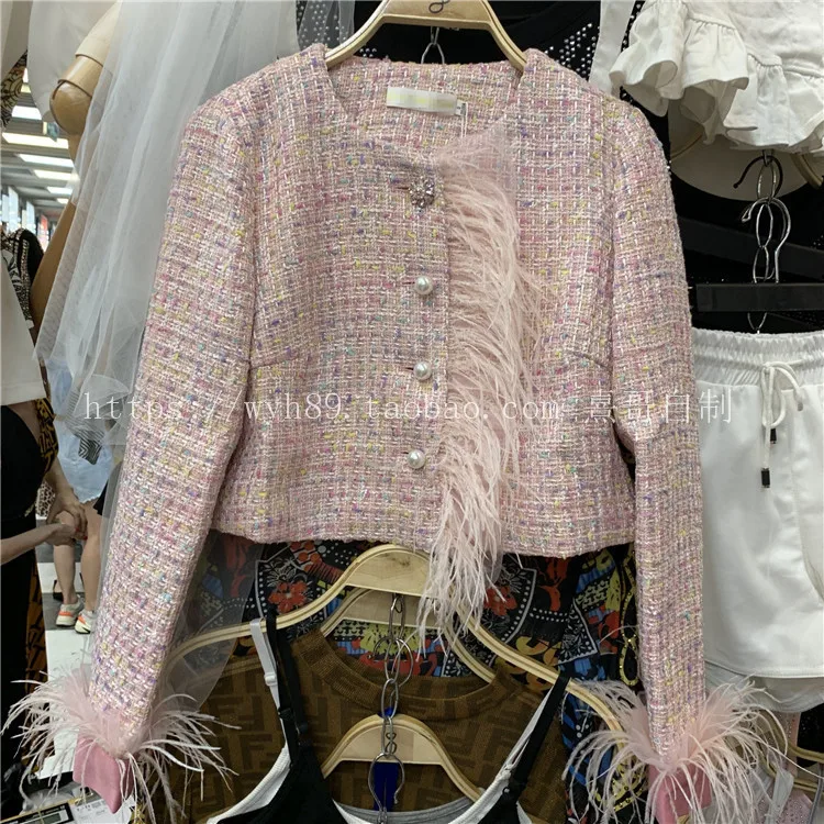Pink TWOTWINSTYLE перо с длинным рукавом жемчужная кнопка розовый сладкий короткий жакет дамское пальто Осенняя Женская Новая корейская модная одежда - Цвет: Pink