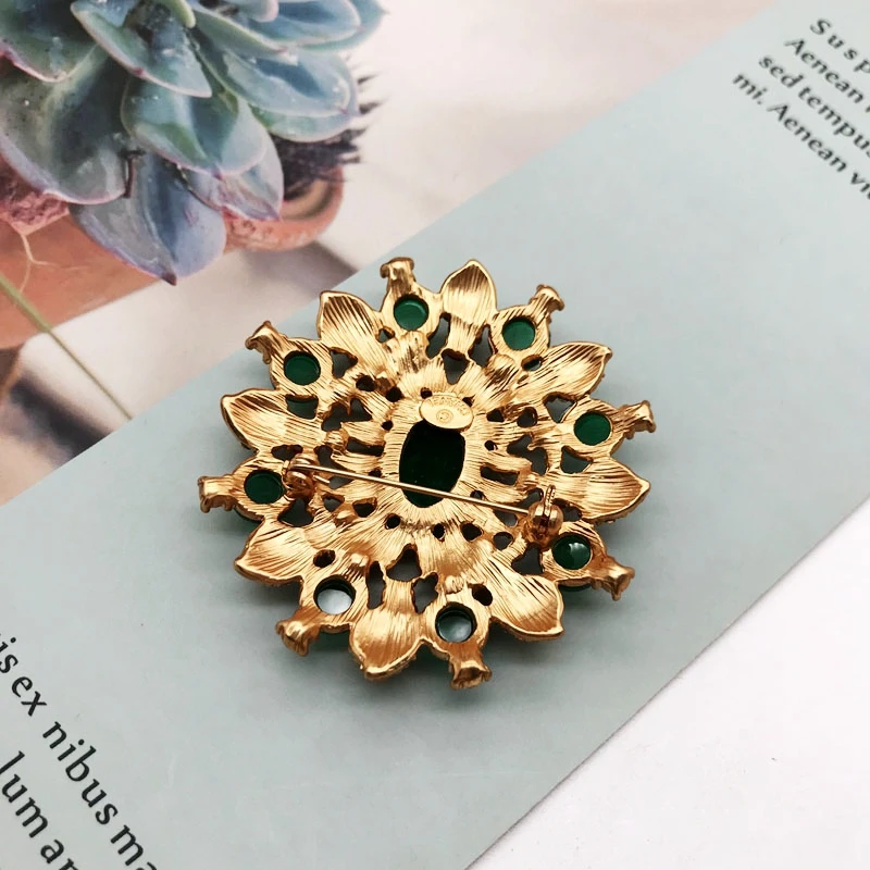 Green Brooches Classic Large Vintage Rhinestones Luxurious Jewelry Pins For Party Birthday Gifts