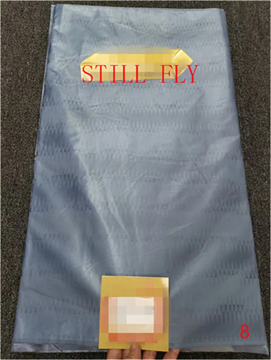 8 灰色
