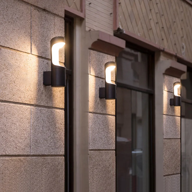 Рисунок 2 - Настенные светильники для помещений и улицы