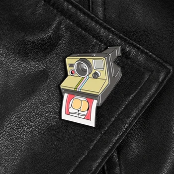 

Vintage Camera enamel pins Camera photograph butt badges brooches Lapel pin Clothes shirt bag Classic Jewelry Photographers gift