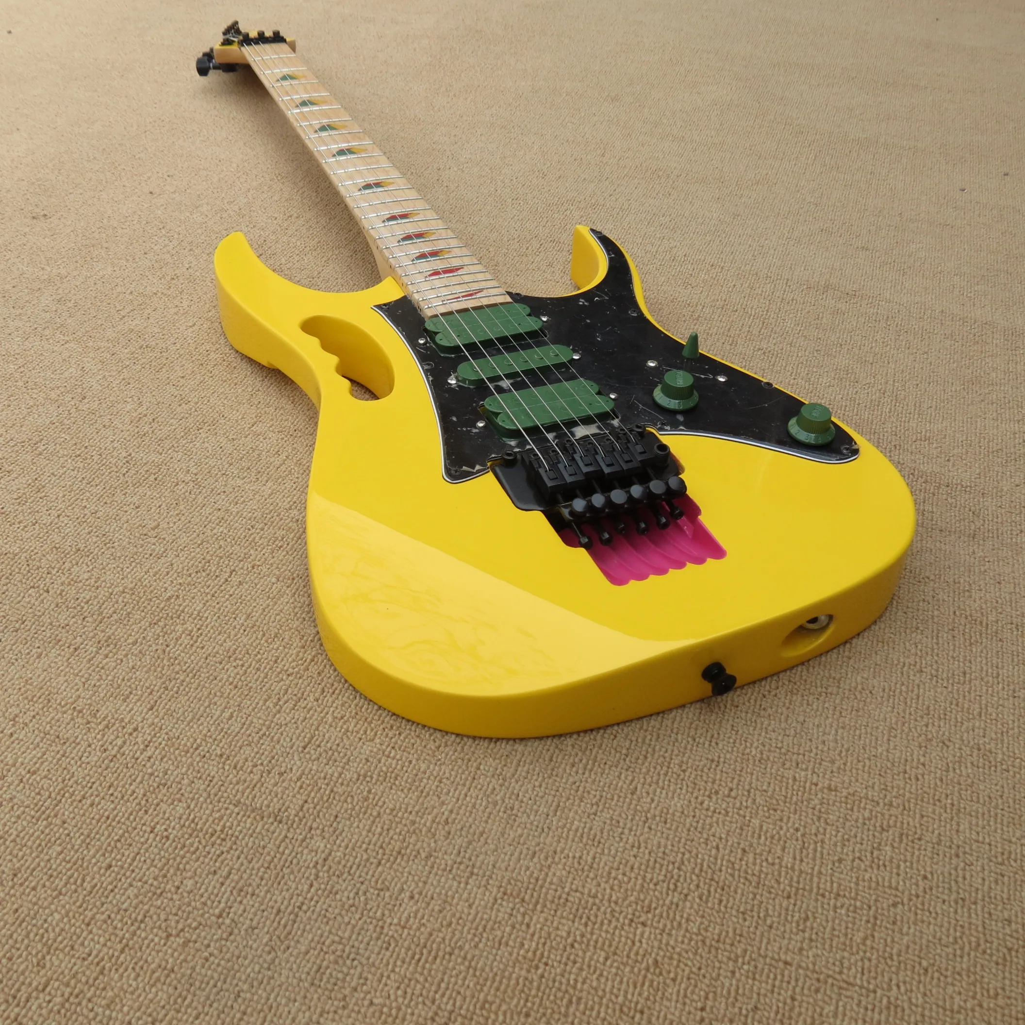

Custom Yellow guitar Monkey grip and Lion's Claw tremolo cavity Black hardware ,customized!PayPal available!IB-10