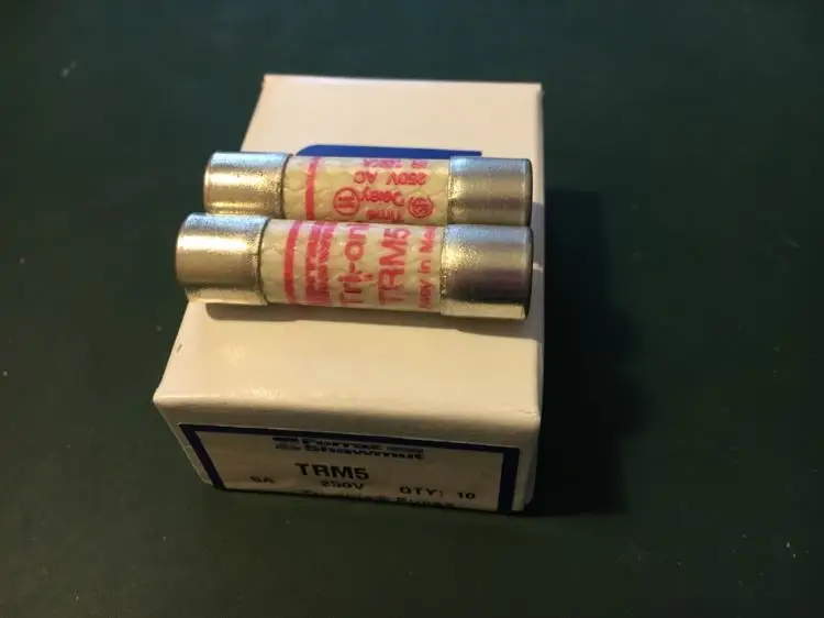 Предохранители: TRM5 5A 250V 10*38/TRM1 TRM2 TRM6 TRM10 TRM12 TRM15 TRM20