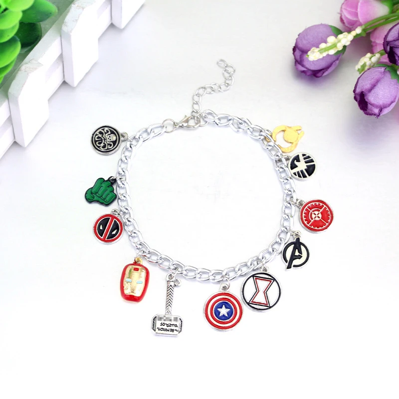 Pulsera de Los Vengadores de la película para mujer, brazalete de aleación de Zinc con escudo de martillo, regalo para niño y niña
