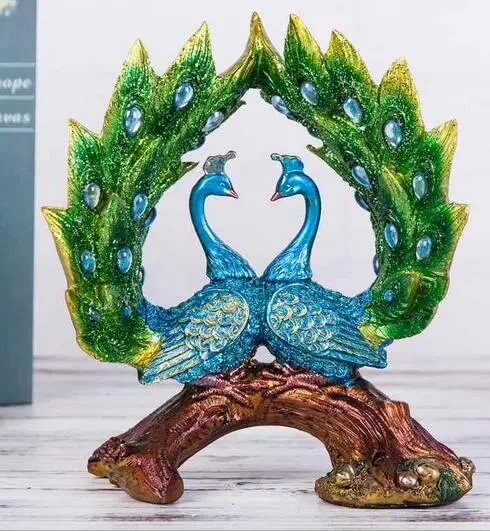

Small peacock heart new house marriage edge living room decoration wedding gift European new classical household table setting