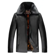 Мужчины среднего возраста матовый и толстый большой меховой воротник теплое кожаное пальто