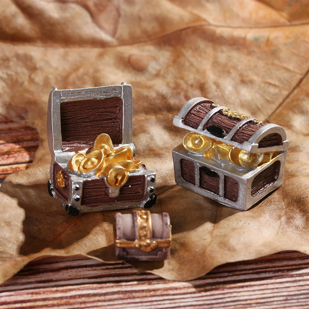 Treasure Chest Figurine Miniature Cashbox Jewelry Box Pirate Adventure Game Doll House Ornament Mini Toys Home Decoration 1PC