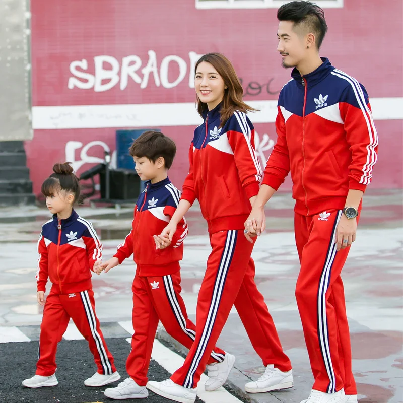 Одинаковые комплекты одежды для всей семьи сезон осень зима спортивный костюм