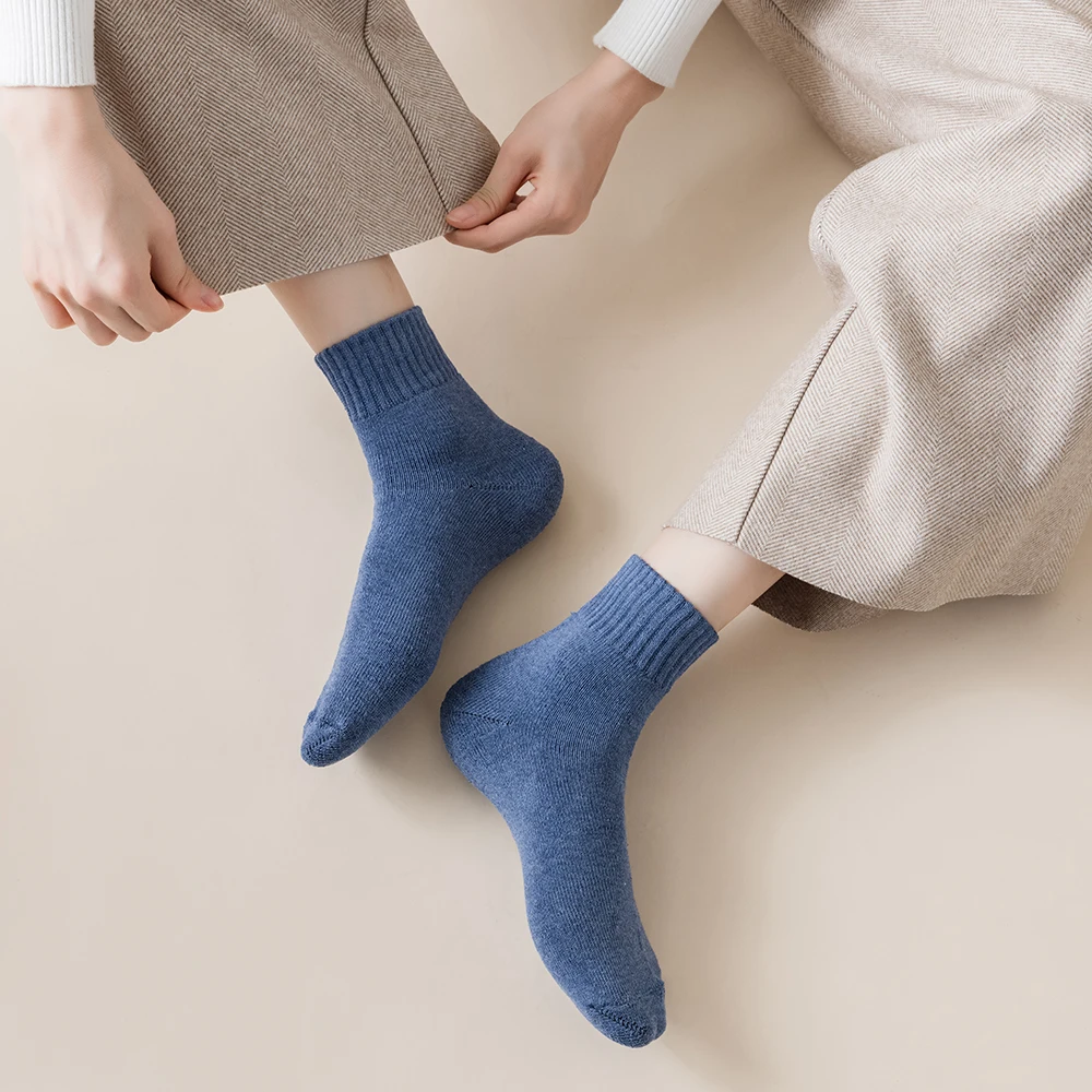 New Winter Vrouwen Socks Dikke Warme Effen Kleur Wol Harajuku Retro Koude Slip Mode Toevallige Kasjmier Modieuze Sokken 1-Pair New Winter Vrouwen Socks Dikke Warme Effen Kleur Wol Harajuku Retro Koude Slip Mode Toevallige Kasjmier Modieuze Sokken 1-Pair
