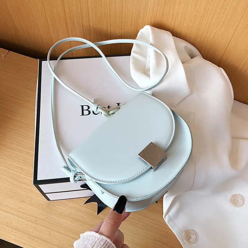 

Female bag solid color texture shoulder bag Korean version 2020 new simple wild messenger bag small fresh saddle bag