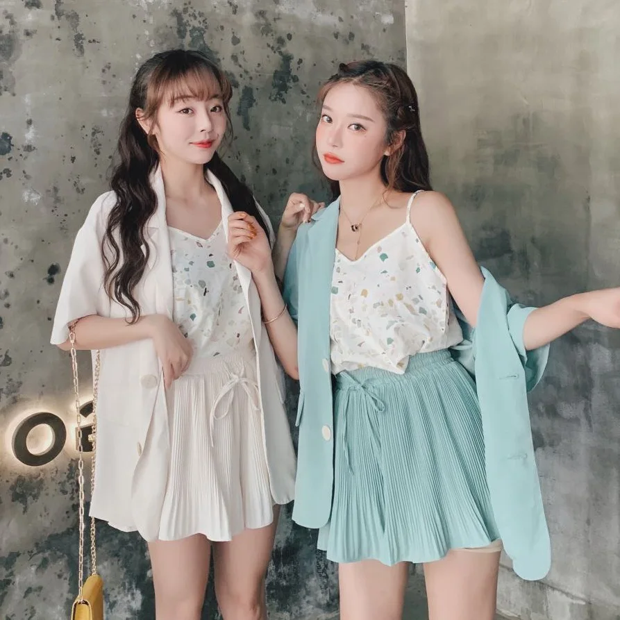 

Photo Shoot CHIC Young of Straight Textured Macarons Green Suit Floral Camisole Pleated Pantskirt Three-piece Set Women's