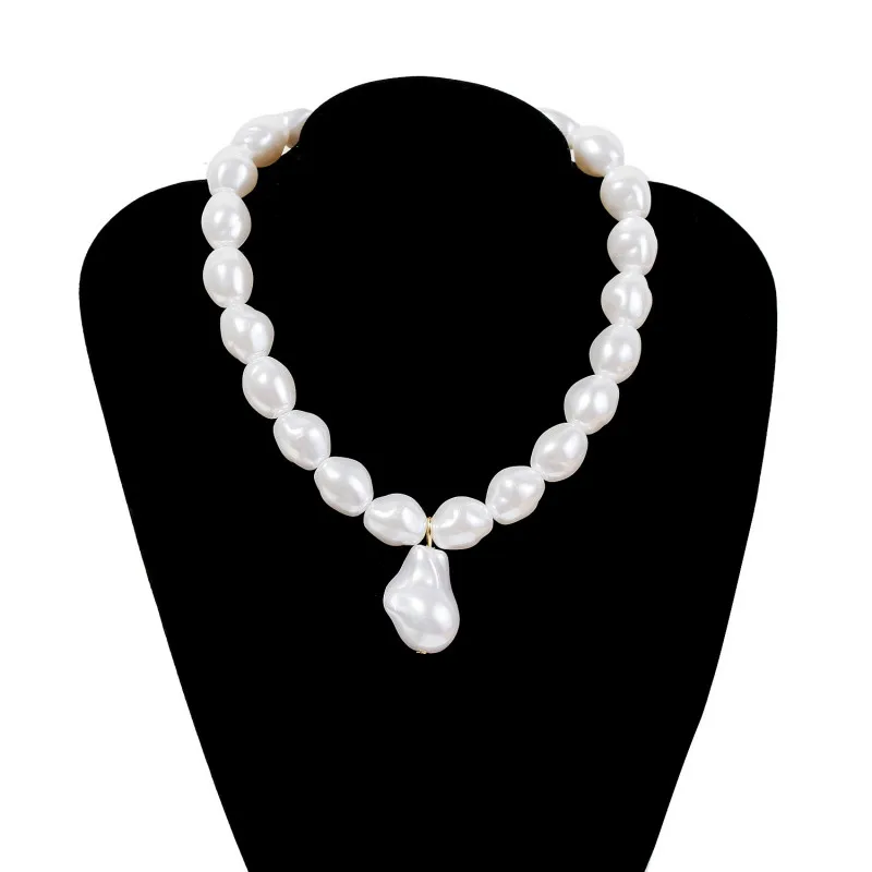 

New accessories imitate natural pearl necklaces and chokers retro fashion