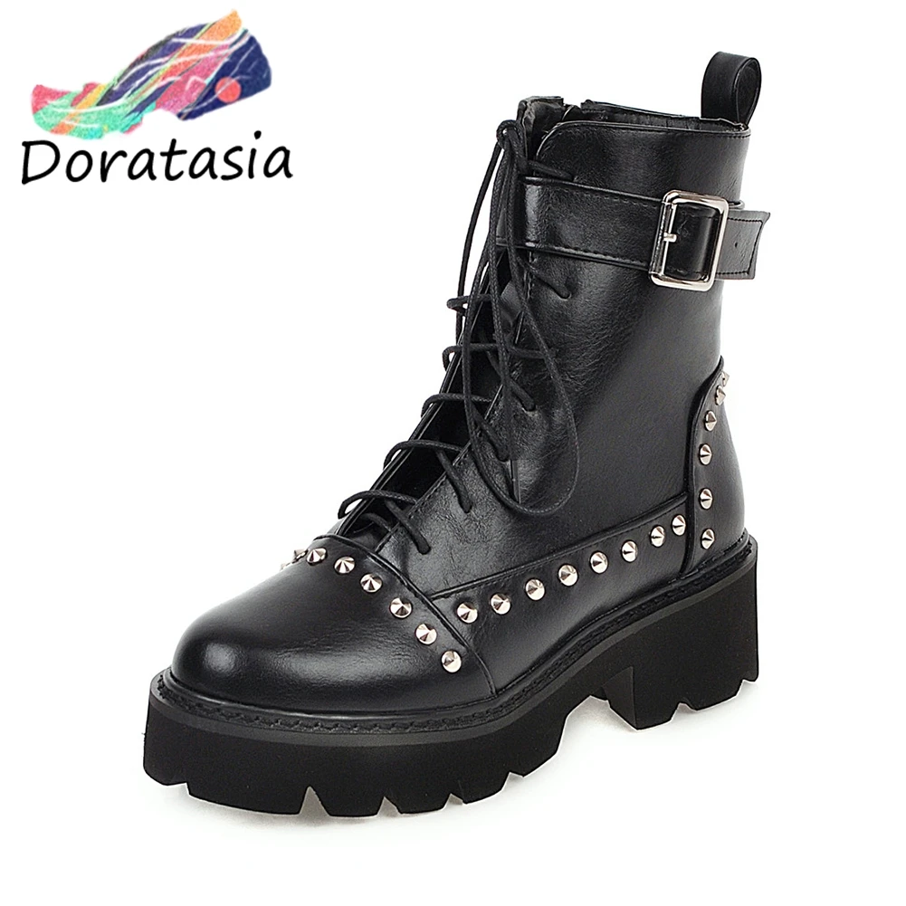 

DARATASIA Autumn Plus Size 33-43 Add Fur Booties Ladies Cool Rivet Motorcycle Boots Women 2019 Add Fur Platform Shoes Woman