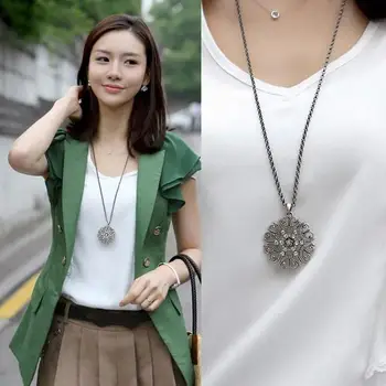 

Women Vintage Hollow Flower Pendant Rhinestone Inlaid Long Necklace Jewelry