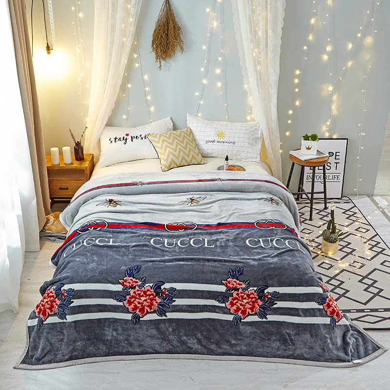 

Christmas Hot Sale Single-layer Double-sided Velvet Flannel Thicken Keep Warm Blankets Bed Sheets Multifunctional Blankets