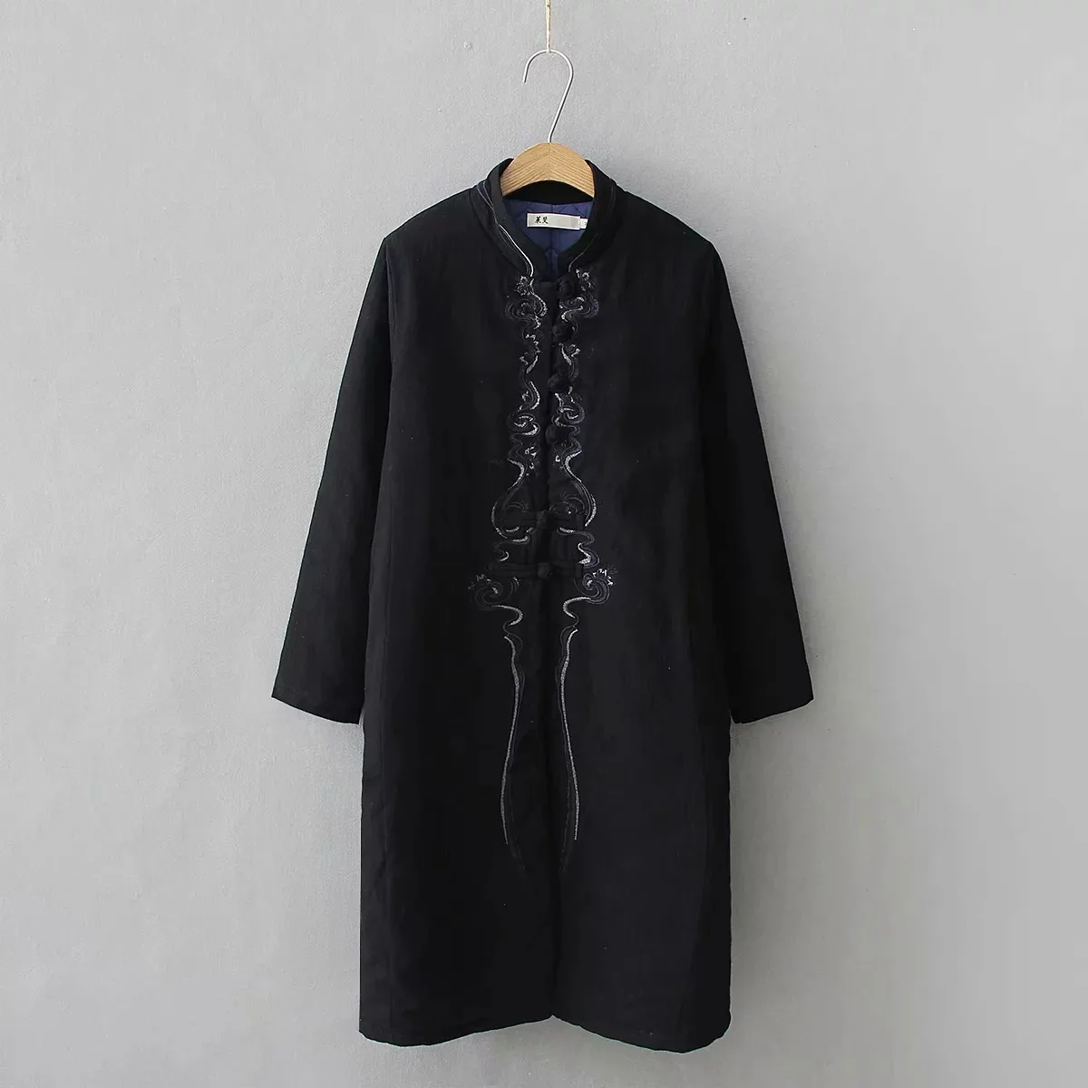 

Sw26 Winter Retro Artistic Stand Collar Exquisite Embroidered Frog Plain Color Cotton Linen Long Loose Thick Cotton-padded Cloth