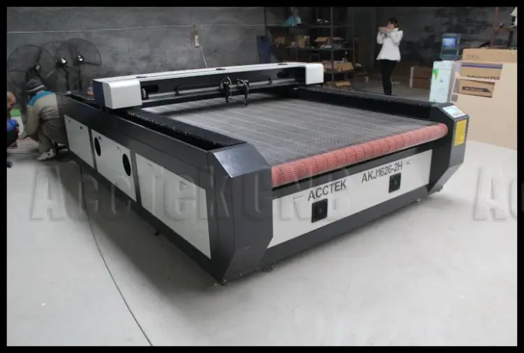 AccTek с CE co2 автоматическая подача cnc лазерная резка и гравировальный станок AKJ1626-2