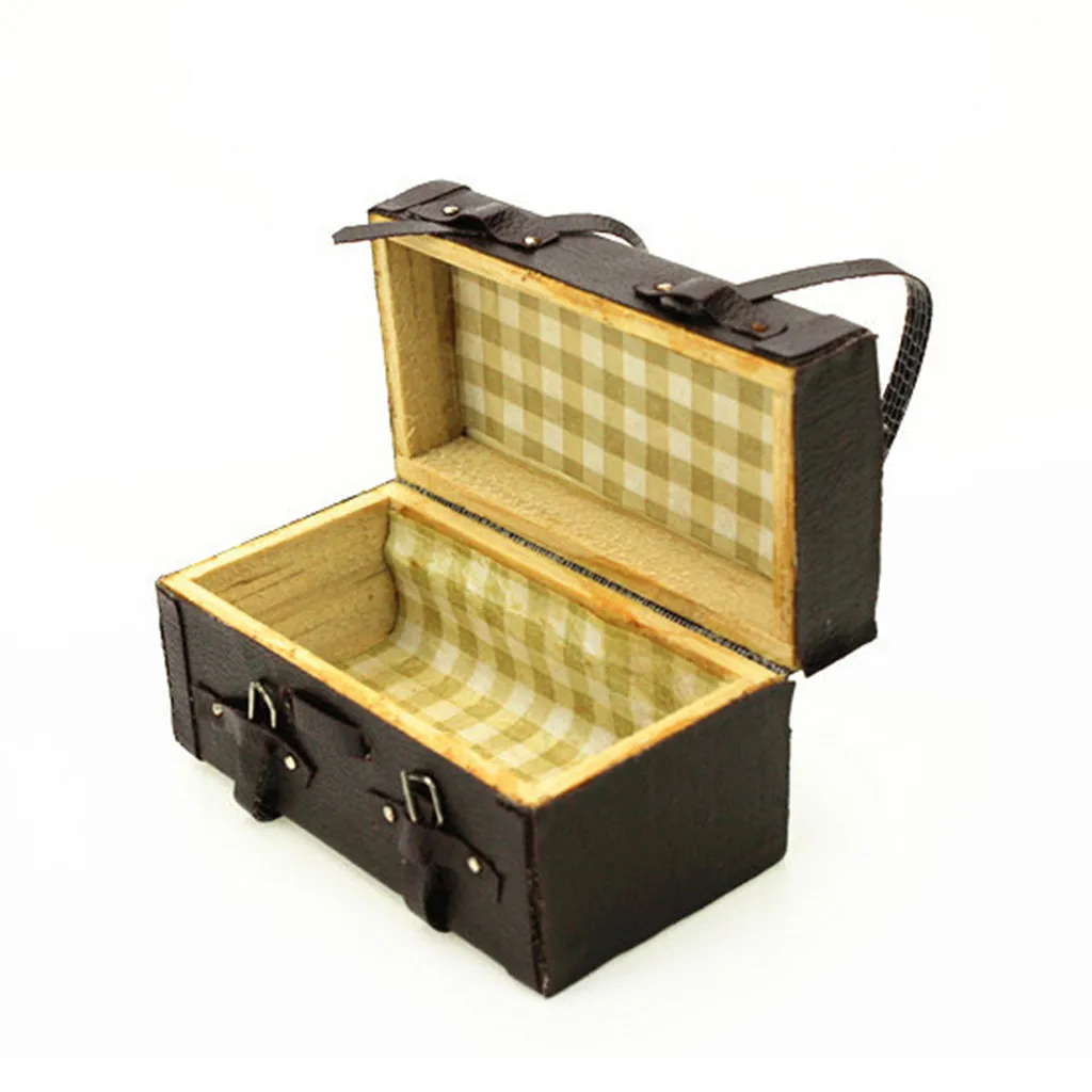 A 1set Miniature Trunk 1:12 Mini Dollhouse Packing Bags Cute Doll House Mini Trunk Living Room Kids Pretend Play Toy W812 - Цвет: A