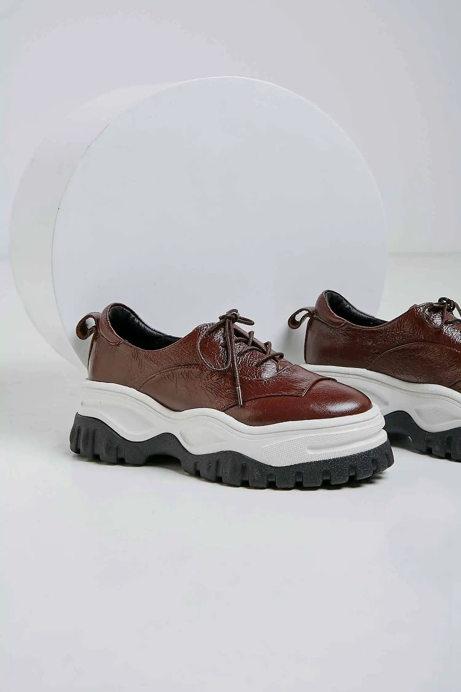 Krazing Pot/модные кроссовки из натуральной кожи со шнуровкой в британском стиле на толстой подошве коричневого цвета с круглым носком; Европейская Вулканизированная обувь; L36