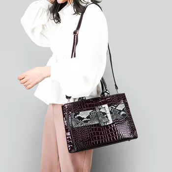 

Retro Crocodile Pattern Crossbody Bags Women Serpentine Top-handle Handbags Large-capacity Alligator Lady Shoulder Messenger Bag