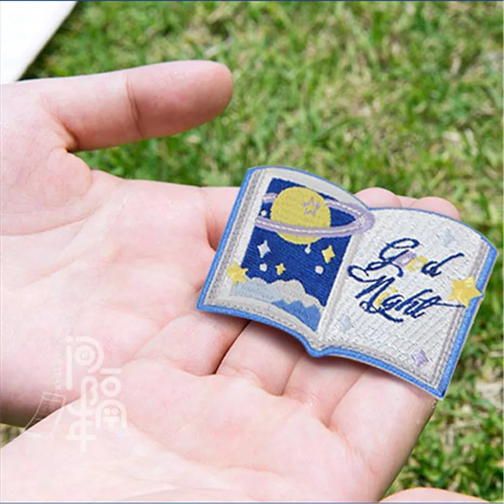Maxsin Fun 1 Pc Ricamo Di Alta Qualità Astronauta Sticker Cartoon Book Patch Iron On Clothes Jeans Dy Decorazione Accessori