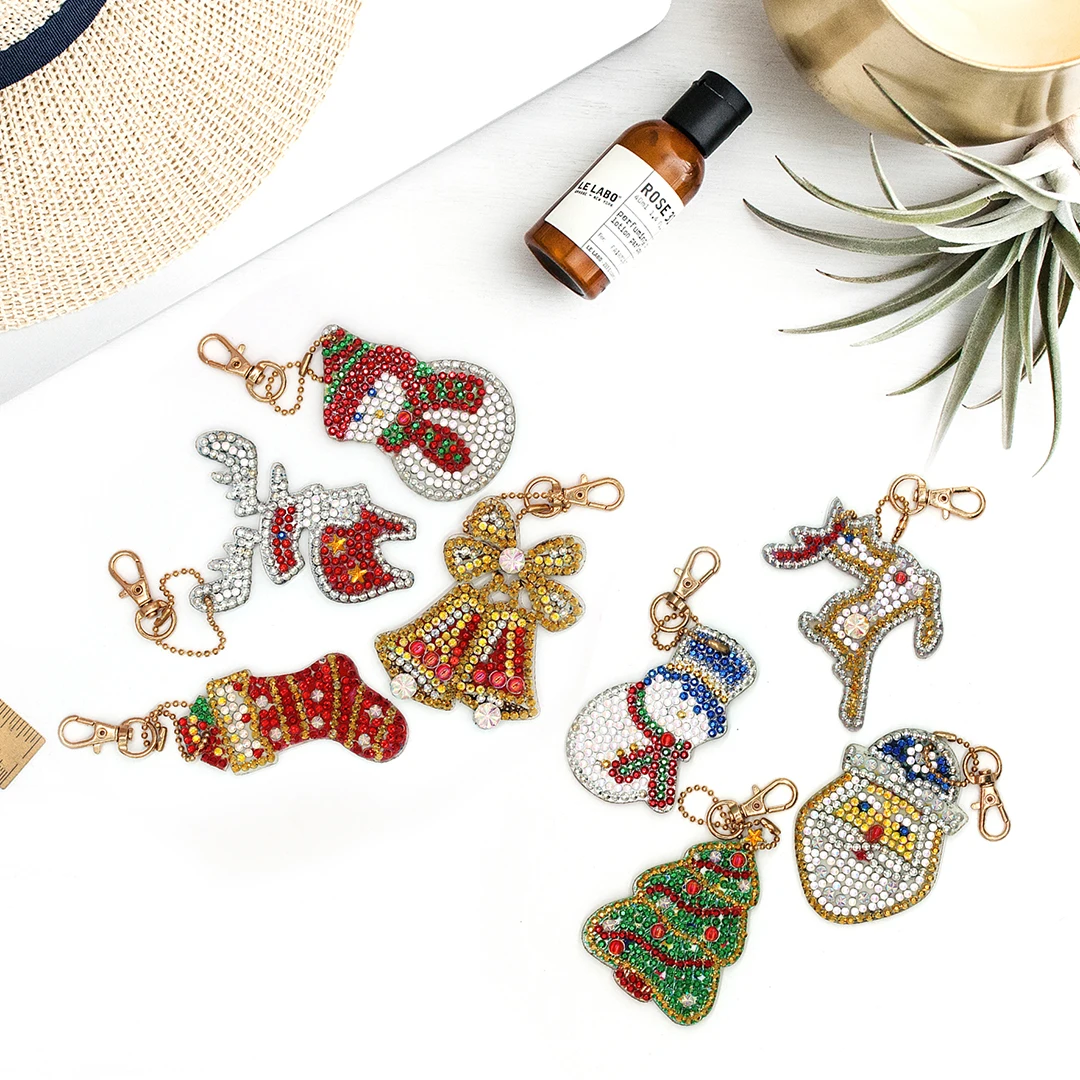 HeeBenor Store DIY Fashion Christmas Keychains Keyring Bag Pendant Round Shinny Ornament Holiday Home Decoration Jewelry YSK17