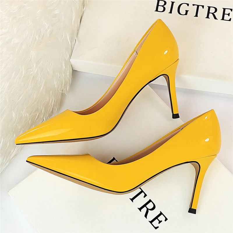 

2020 New Women Yellow Blue 8.5cm High Heels Pumps Patent Leather Female Scarpins Office Pointed Toe Tacons Pumps Shoes Plus Size