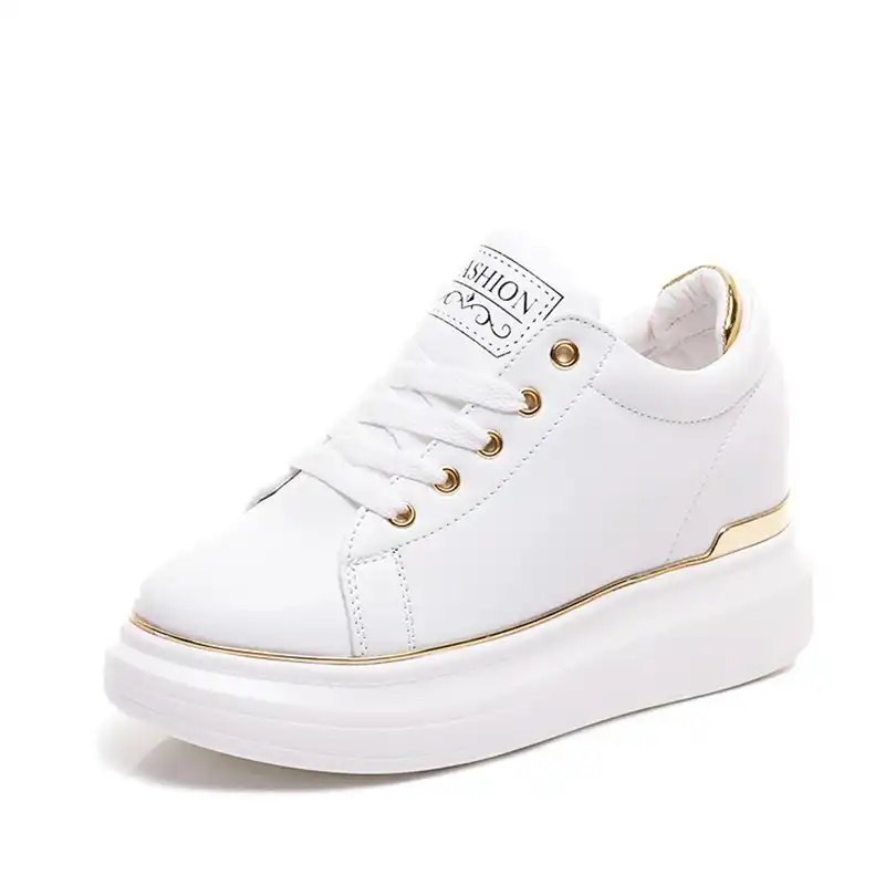 sapato branco com dourado