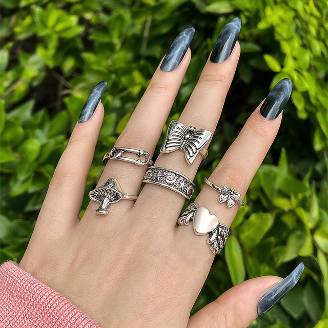 Gothic Heart Ring Set for Women Black Dice Vintage Hip-Hop Silver Plated Retro Rhinestone Charm Butterfly Finger Jewelry