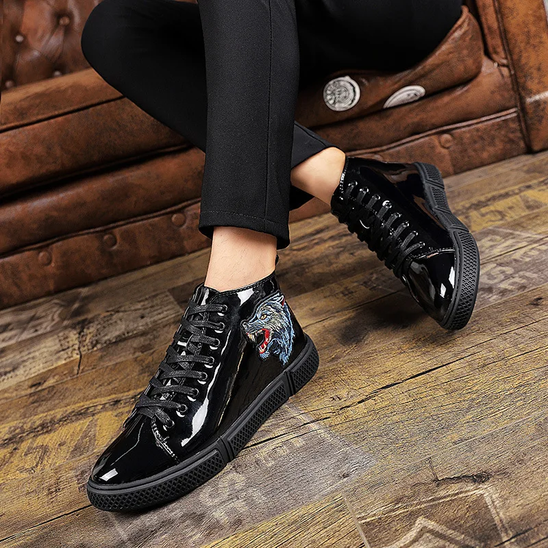 

Male Shoe High Help Light Noodles Boots Europe Station Trend Personality Casual Shoes Joker Keep Warm Embroidery Increase Cotton