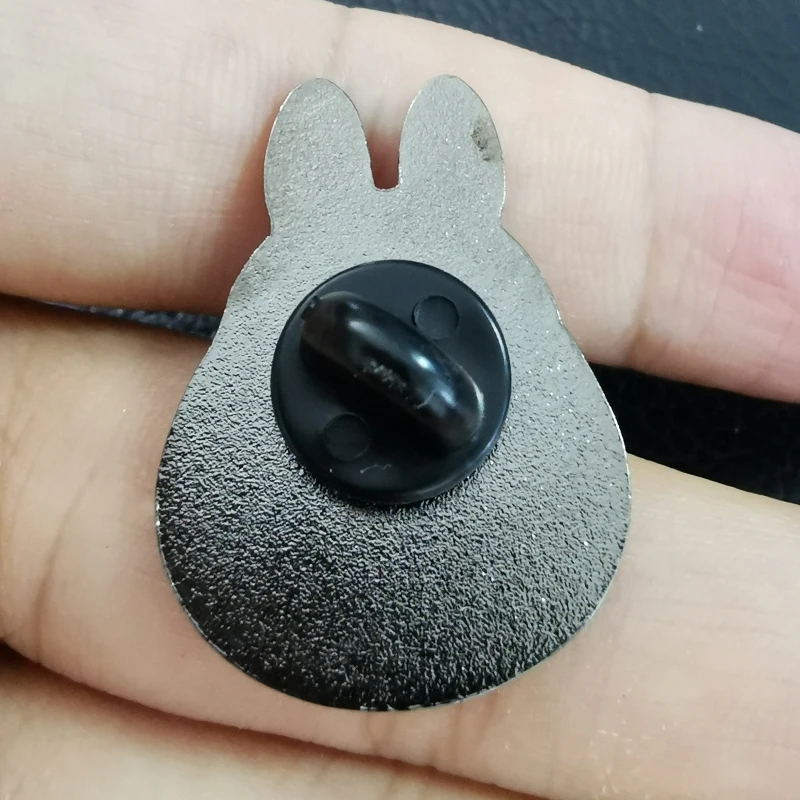 Totoro enamel pin (2)
