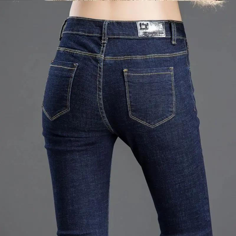 Рисунок 6 - Уличная мода, узкие джинсы для женщин