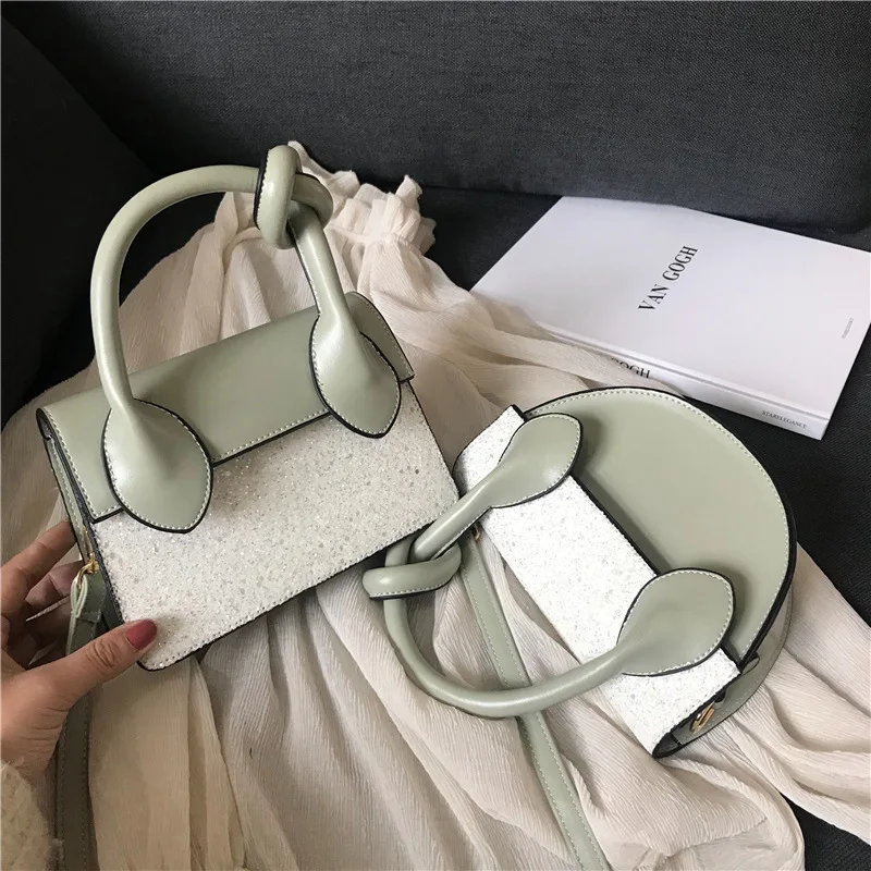 

2019 New Korean version of personalized hand bill of lading shoulder Messenger bag fashion Joker temperament saddle bag new bag