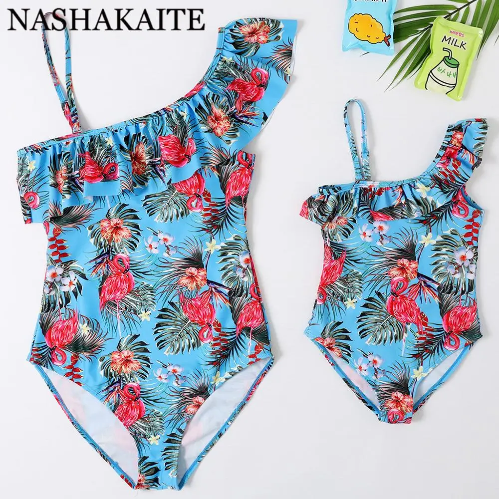 NASHAKAITE купальный костюм для мамы и дочки; Новинка; пляжная одежда на одно плечо с принтом Фламинго; семейный Купальник; купальник для мамы и дочки