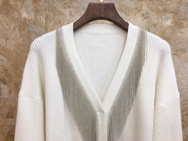 Early Autumn New Woman V-neck Nail Bead Chain Splicing Decoration Long Sleeve Card Knitted Shirt 918