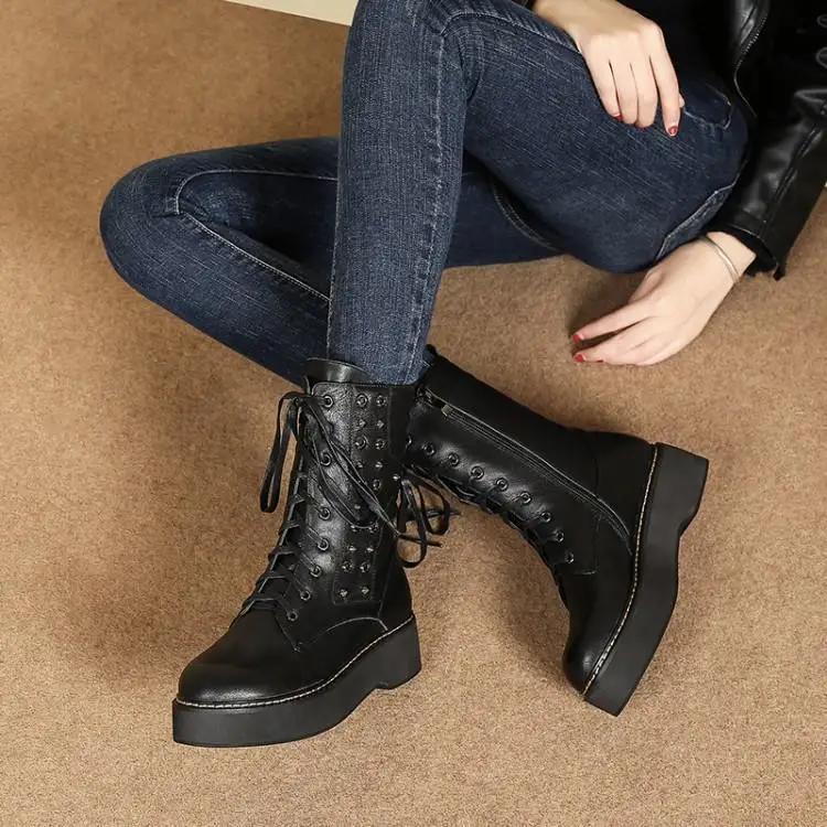 

Leather Martin Boot Girl 2019 Thick Bottom Thick Rivet Autumn and Winter Girl Mid-heel Boot Head Layer Cowhide 4.5cm