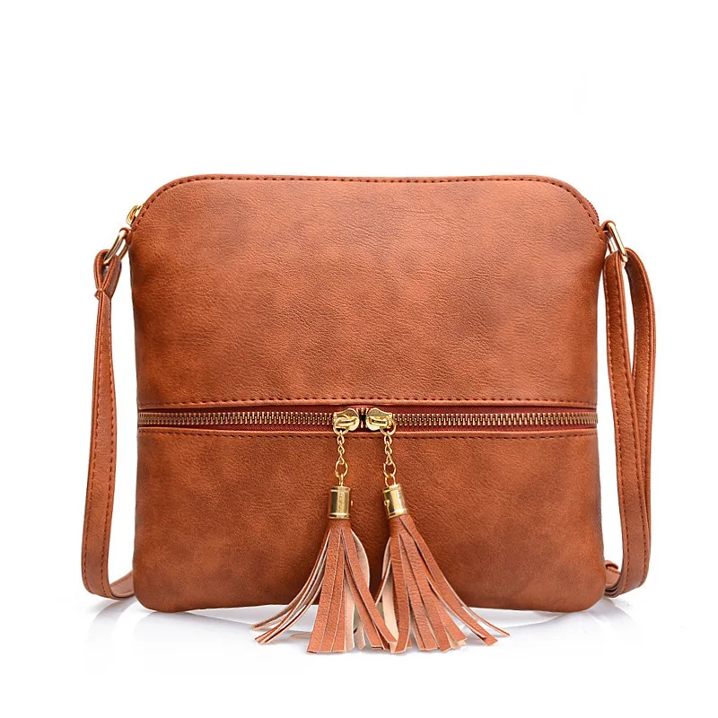 Новинка, одноцветные женские сумки через плечо с кисточками, женская сумка через плечо, маленькая квадратная сумка из искусственной кожи, модная мягкая сумка - Цвет: brown