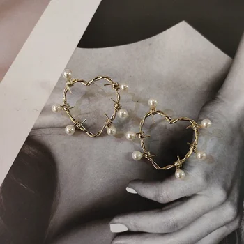 

CH-696 New Fashion Metal Hollow Heart Sweet Stud Earrings For Women Geometric Elegant Pearl Party Bijoux Brincos Jewelry