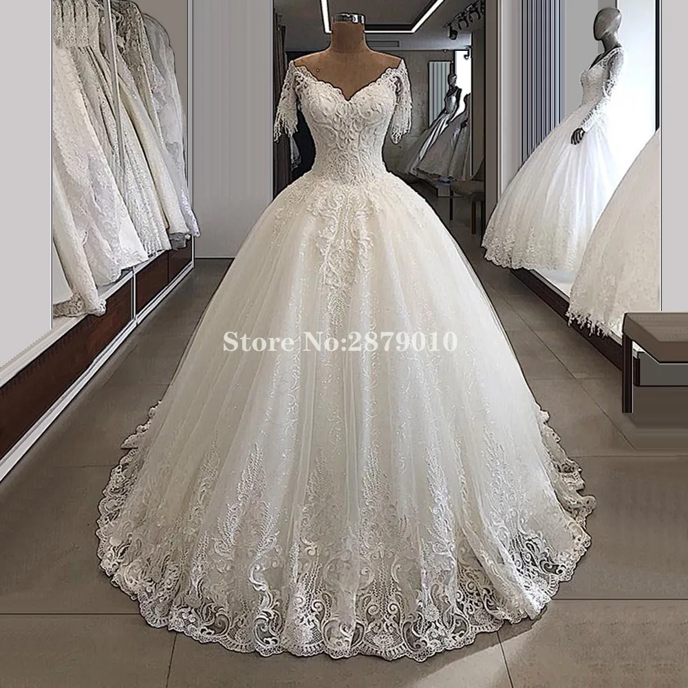 

Luxury African Ivory Vintage Wedding Dress V-Neck Lace Applique Beaded Ball Gown Floor-Length Wedding Dress Bridal Gown Dubai
