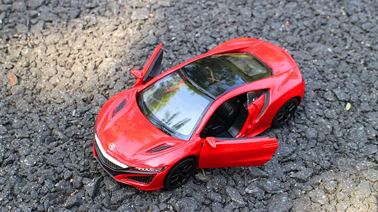Лицензионная Коллекционная модель спортивного автомобиля в масштабе 1:36 из