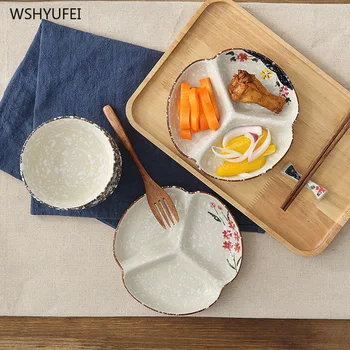 

1pcs ceramic hand-painted three grid plate nut snack assortment fruit dish pepper mustard seasoning box kitchen supplies