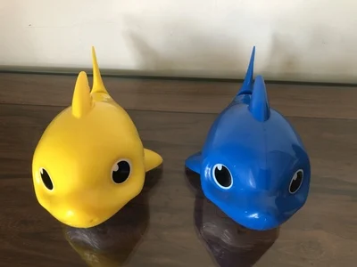 Sing and swim electric fish Children's bathing water toys Great blue and yellow Shark Can sing boat swimming fishing toys 2