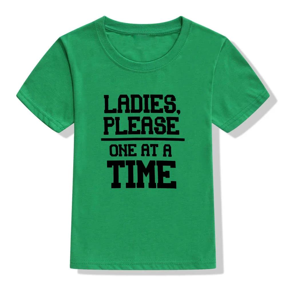 Детская футболка с надписью «Ladies Please One At A Time» рубашка для мальчиков повседневная детская одежда для малышей Забавные футболки, модная детская футболка, Прямая поставка - Color: H461-KSTGN-