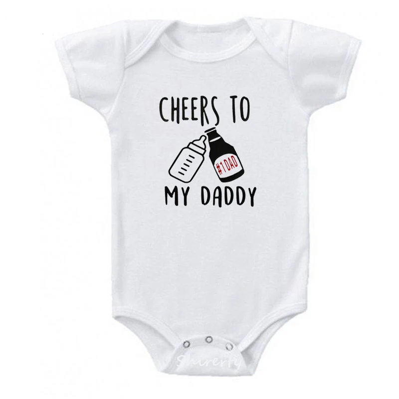 Милый комбинезон с короткими рукавами и надписью «Cheers To My Daddy» для маленьких мальчиков и девочек; комбинезон; белая хлопковая одежда для малышей