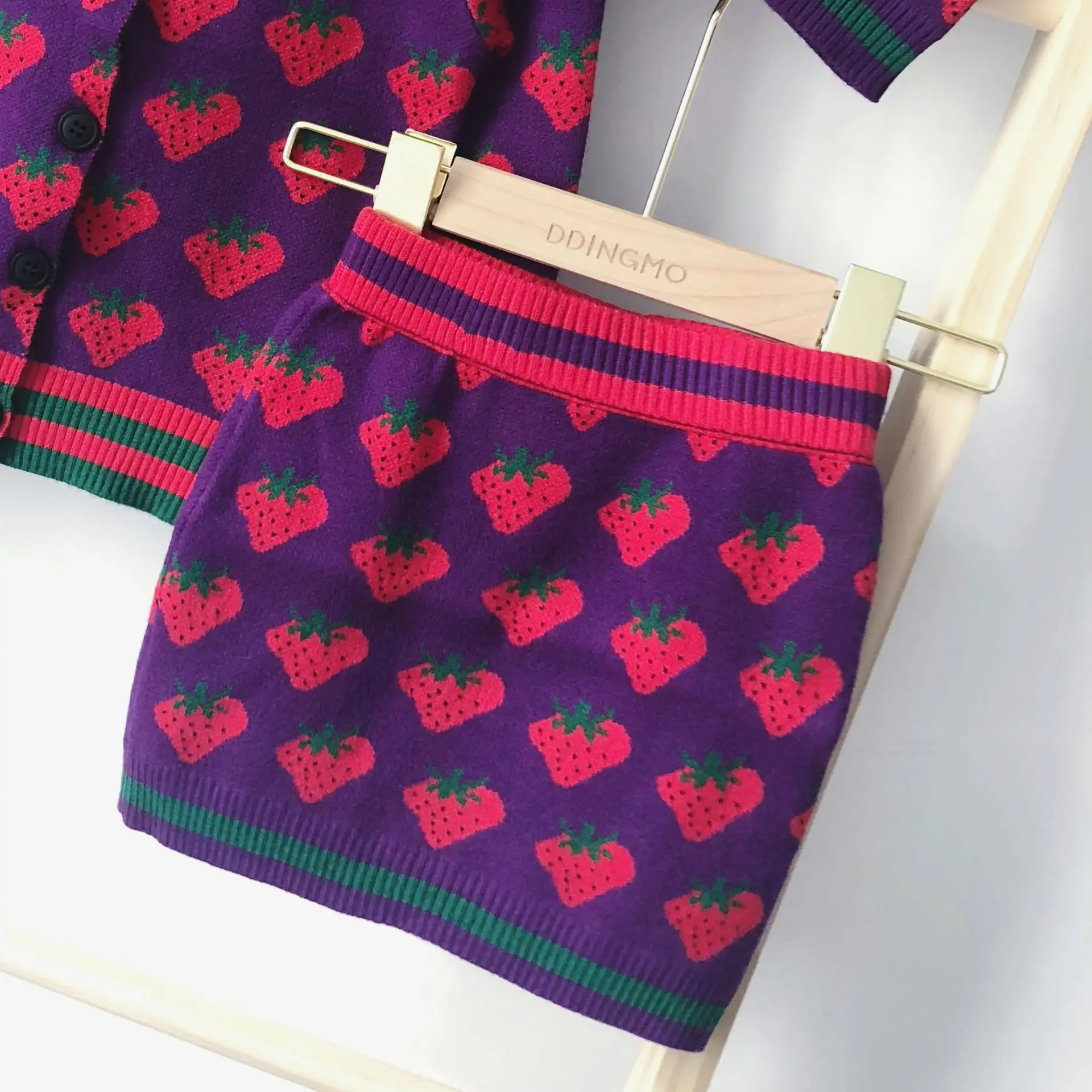 Осенне-зимняя одежда Новинка, свитер с принтом клубника для девочек, детская одежда кардиган, свитер шорты и юбка для маленьких девочек