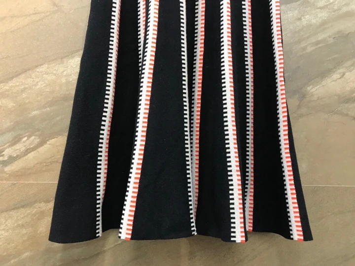 autumn early new female round neck tooth pattern color matching woven pleated A word long sleeve dress 831