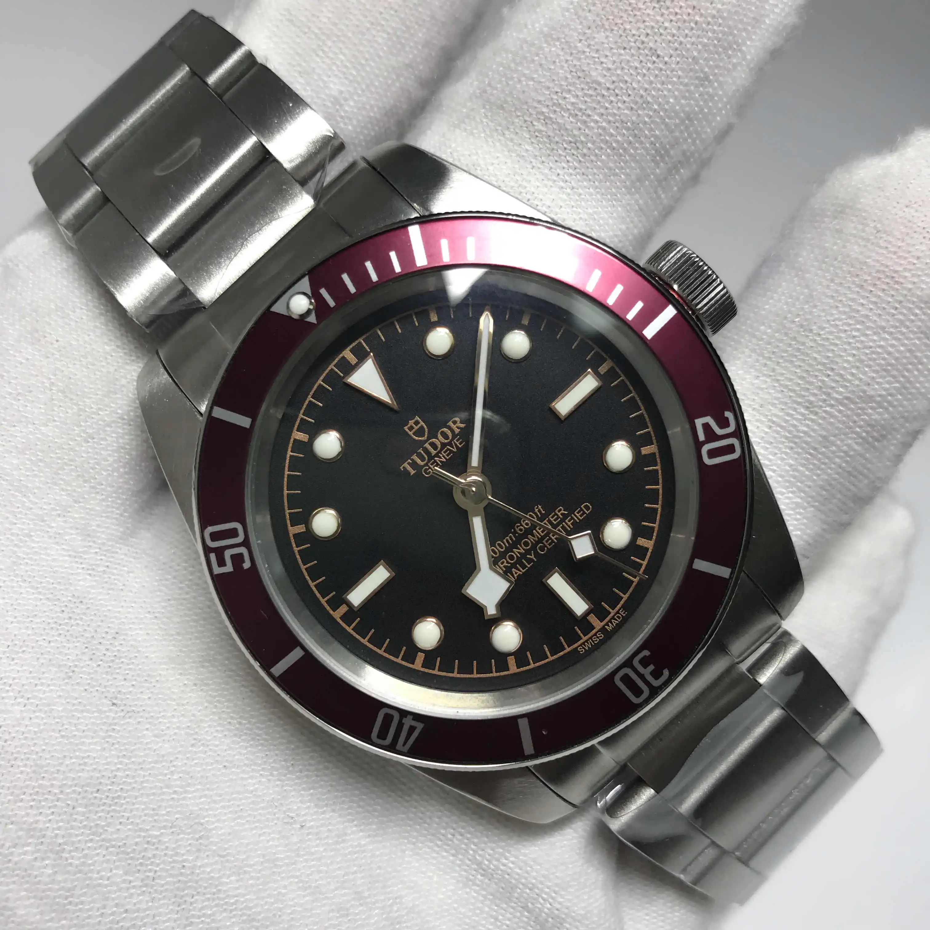 

Silver Luxury Brand watch Men Automatic sweeping movemen red bezel Watches Master Sapphire Glass AAA