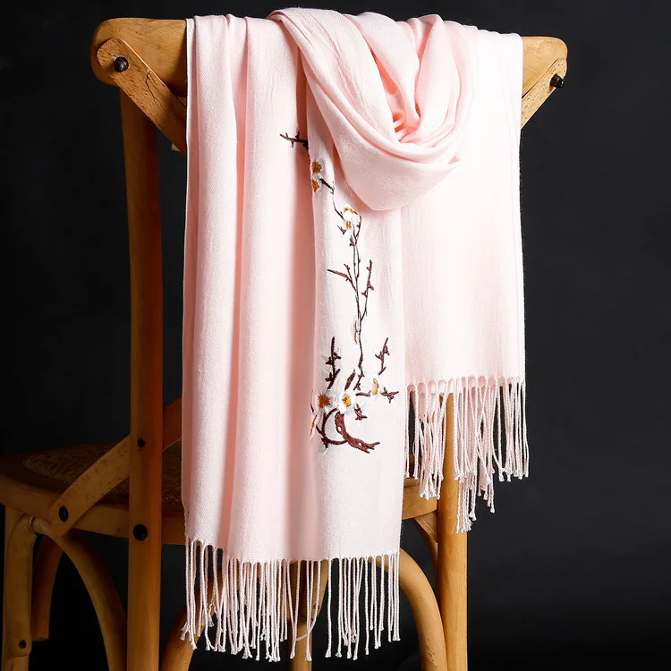 Кашемировые теплые шарфы с кисточкой для женщин осень новая вышивка одноцветная длинная обертывания женский шарф женский шаль Зимний Шарф - Цвет: BB Pink Scarf