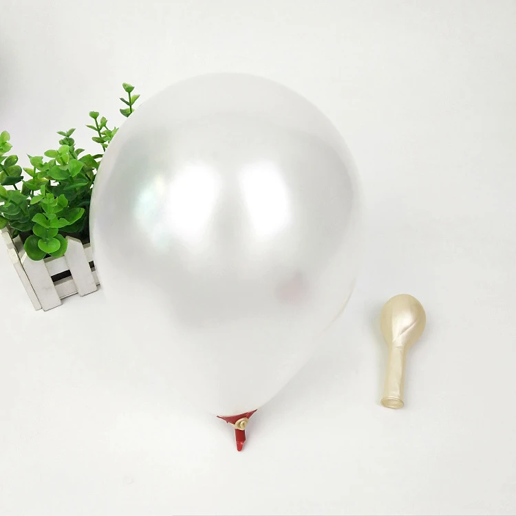 thumbnail image 1 of Juego de 20 globos dorados y blancos con temática de fiesta, guirnalda de globos de látex, decoración de globos de Navidad, traje para niño, cumpleaños, boda, juguete de decoración, 1 of 5