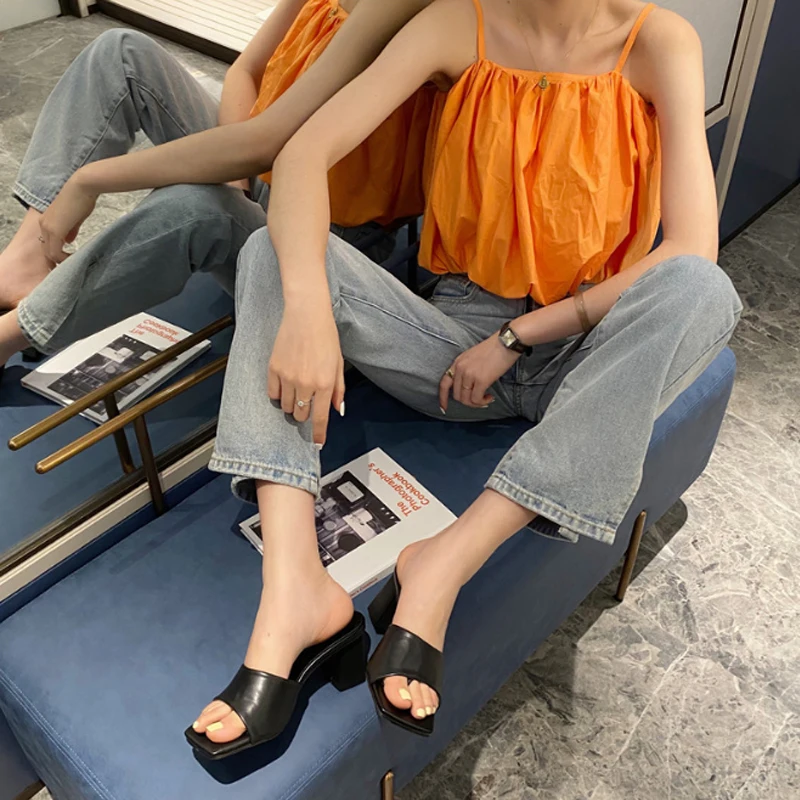 

2020 New Brand Women Slipper Summer Outdoor Sandal Square High Heel Slip On Flip Flop Elegant Women Slides Sandal